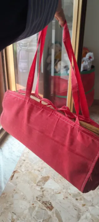 Spiaggina mare con borsa