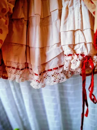 Vestido Flamenca Lunares Beis y Rojo