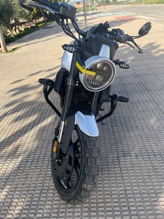 Zontes GK125 Blanca y Amarilla