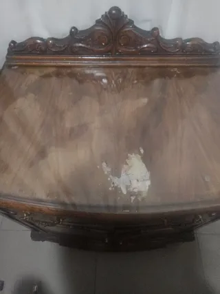 Mesitas de noche centenarias de madera y cristal