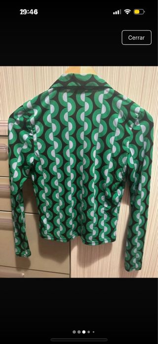 Camisa estampada verde y azul