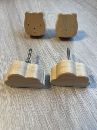 Tirador de armario de madera. Diseño de oso y nube