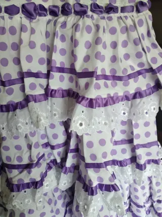 Vestido de flamenca blanco y morado