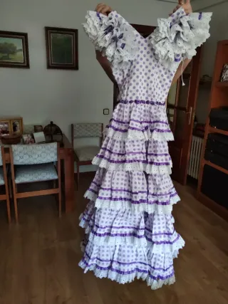 Vestido de flamenca blanco y morado