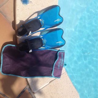 Aletas de buceo azules