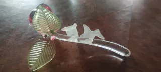 Rosa in vetro soffiato con uccellini