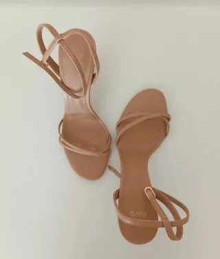 Sandalias tacón beige tiras finas