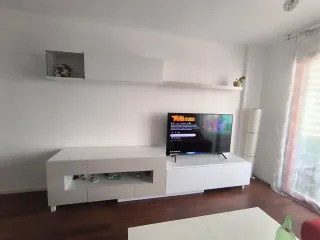 Mueble de salón modular blanco y beige