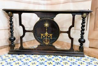 Baranda de altar antigua madera tallada