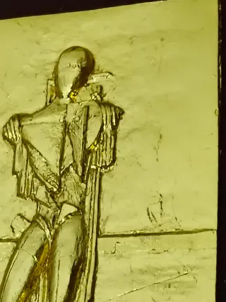 Bassorilievo G. De Chirico foglia Oro