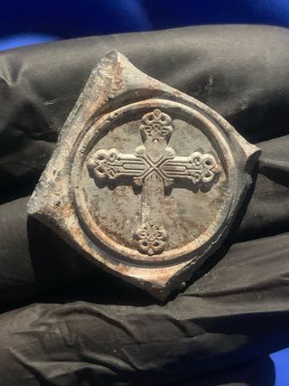 Sello antiguo de plomo réplica pergaminos