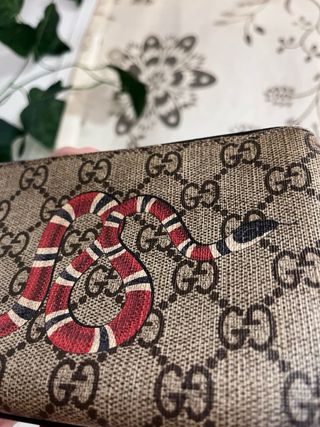 Bolso mano/cartera Gucci GG Supreme serpiente