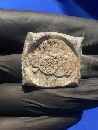 Sello tipo antiguo de plomo réplica pergaminos