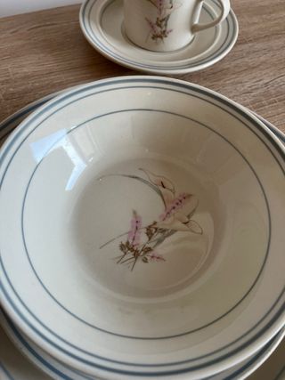 Juego de vajilla de porcelana con flores
