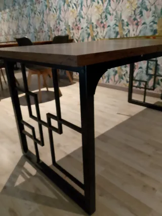 Tavolo design industriale legno e metallo