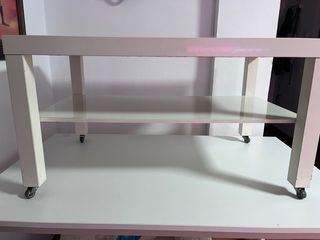 Mesa auxiliar con ruedas