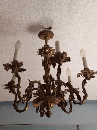 Lámpara araña antigua dorada