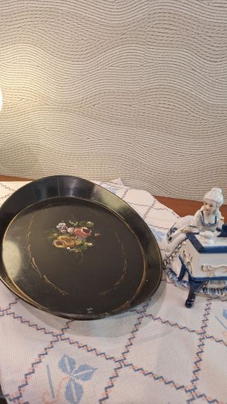 Bandeja lacada Napoleón III flores S.XIX