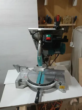 Ingletadora Makita LH1040F