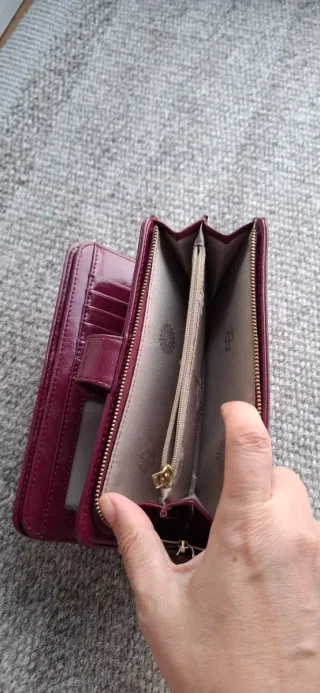 Cartera color burdeos de piel