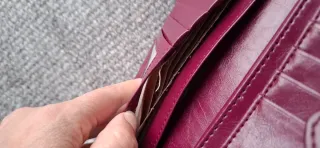 Cartera color burdeos de piel