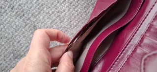 Cartera color burdeos de piel