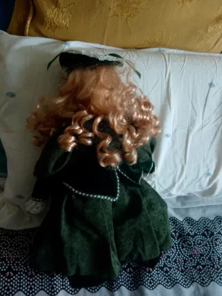 Bambola porcellana vestito verde