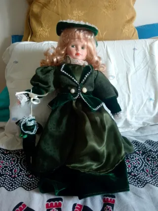 Bambola porcellana vestito verde