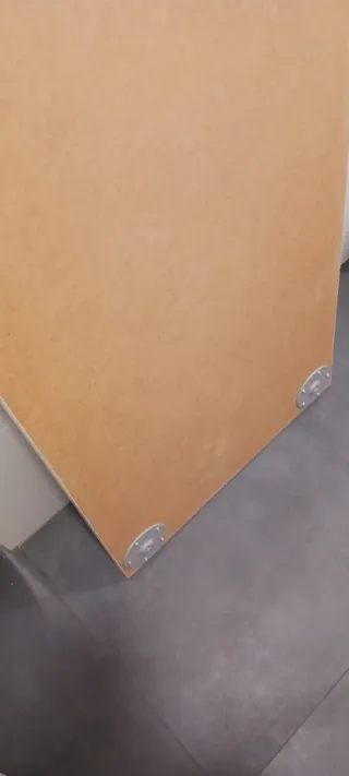 Mesa blanca y madera