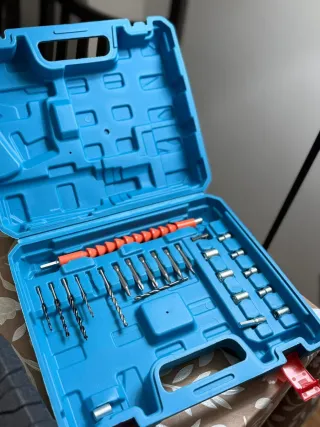 Taladro Inalámbrico con Baterías y Cargador