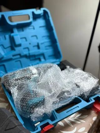 Taladro Inalámbrico con Baterías y Cargador