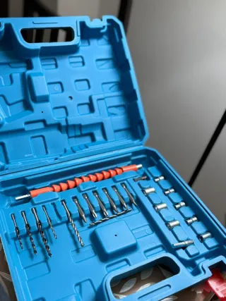 Taladro Inalámbrico con Baterías y Cargador