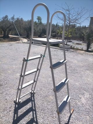 Escalera Piscina Desmontable Metal y Plástico