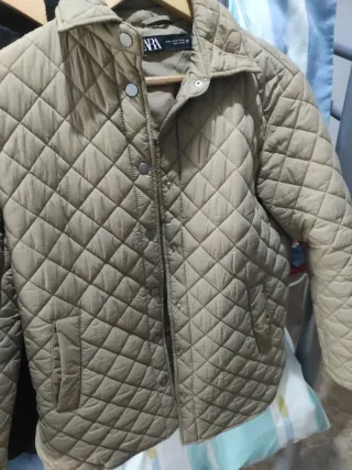 Lote 4 chaquetas Zara: roja, negra y beige