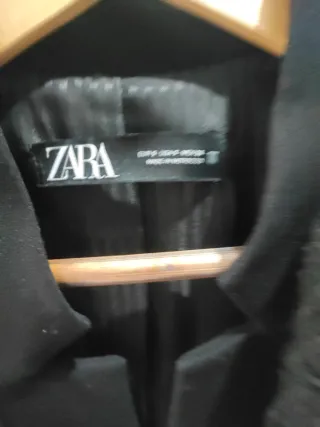 Lote 4 chaquetas Zara: roja, negra y beige