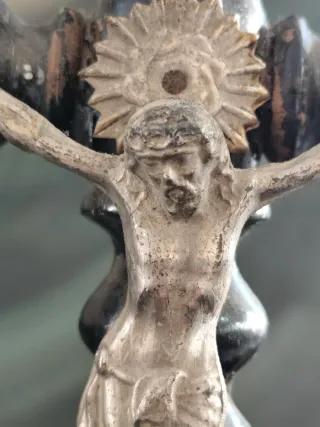 Crucifijo madera torneada siglo XIX