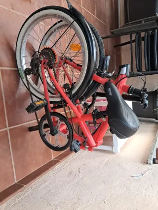 Bicicleta plegable B'TWIN roja
