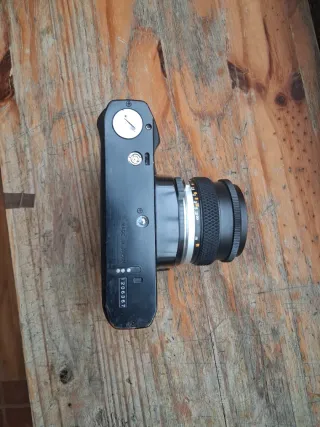 Olympus OM-40 con objetivo 50mm f/1.8