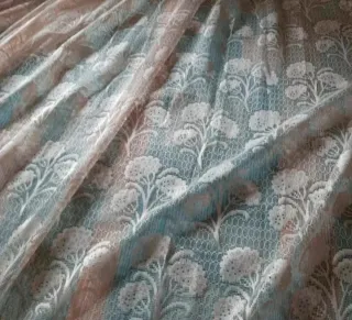Dos Cortinas de encaje trasparente