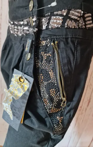 Pantalón bombacho negro con brillos
