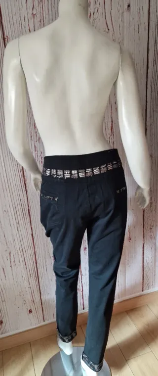 Pantalón bombacho negro con brillos