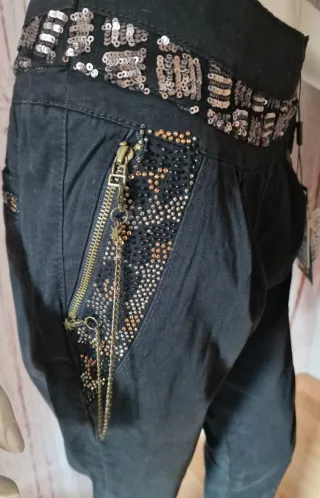 Pantalón bombacho negro con brillos