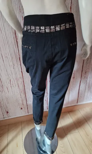 Pantalón bombacho negro con brillos