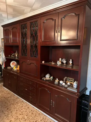 Mueble de comedor madera y cristal