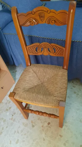 Sillas de madera con asiento de yute