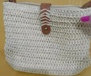 Bolso de rafia beige y marrón