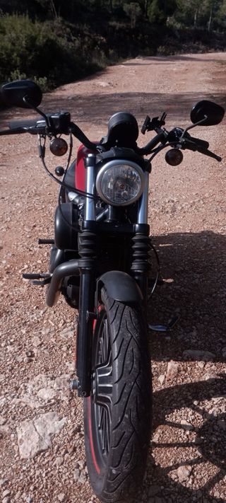 Harley Davidson Iron 883 Negra/Roja