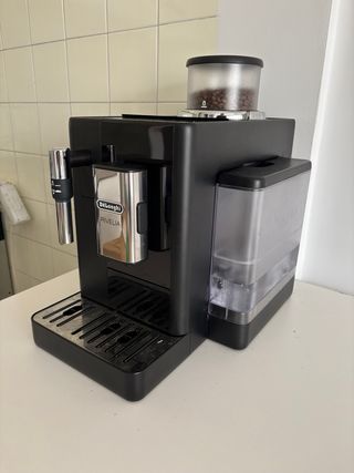 Cafetera DeLonghi Rivelia Súper Automática