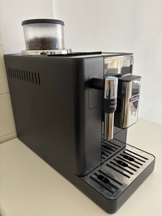 Cafetera DeLonghi Rivelia Súper Automática