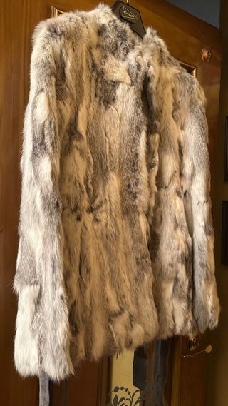 Chaquetón de piel de pelo beige y gris